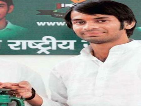 காற்று மாசுபாட்டை குறைக்க குதிரையில் பயணித்த லாலுவின் மகன் தேஜ்பிரதாப் !