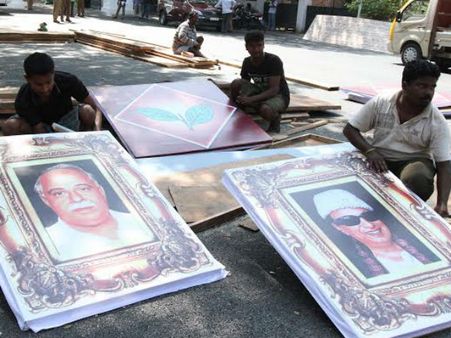 பொதுக்குழுக் கூட்டம்... ரோடு முழுவதும் அதிமுகவினர் வைத்த பேனர்கள்... ஹைகோர்ட் நோட்டீஸ்