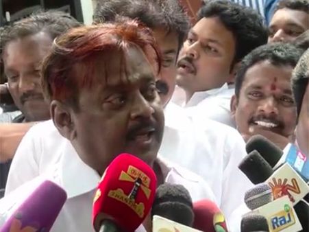 பாதுகாப்பே இல்லாத இடத்துக்கு மழையால் பாதிக்கப்பட்டோரை இடம்பெயரச் செய்வதா? விஜயகாந்த் கண்டனம்