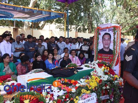 பதன்கோட்டில் வீர மரணம் அடைந்த நிரஞ்சனின் உடல் கேரளாவில் தகனம்