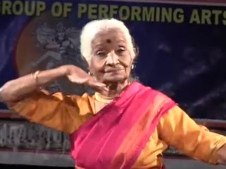 தித்தித்தா தித்தித்தா... பரதத்தில் பரவசப்படுத்திய 92 வயது பெங்களூர் பாட்டி!