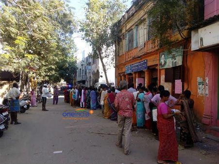 பொங்கல் பரிசு பையில் கரும்பு காணோமே... ரேஷன் கடை பெண் ஊழியரை கத்தியால் குத்தியவர் கைது