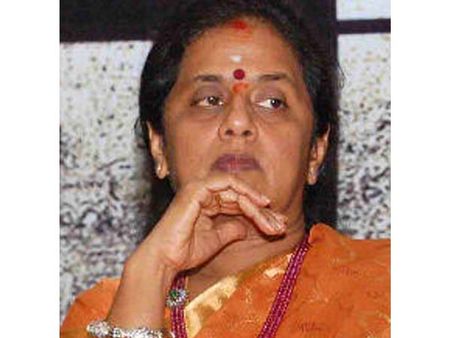 பண மோசடி, மிரட்டல் வழக்கு: கருணாநிதியின் மகள் செல்வி விடுவிப்பு