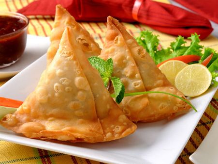 வட இந்தியர்களின் விருப்ப நொறுக்குத்தீனி சமோசா, கச்சோரிக்கும் வரி விதித்த பீகார் அரசு