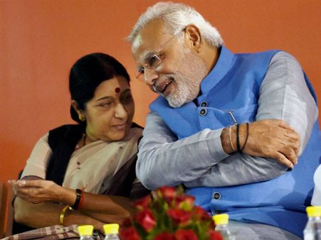 இந்தியா, பாகிஸ்தான் பேச்சுவார்த்தை குறித்து மோடி - சுஷ்மா சுவராஜ் ஆலோசனை