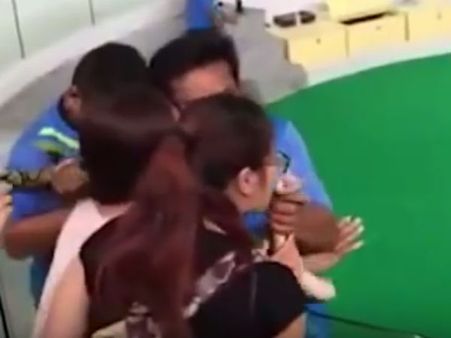 மலைப்பாம்பின் தலையில் 