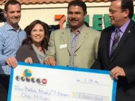 காசு, பணம், துட்டு... அமெரிக்காவில் லாட்டரி விற்ற இந்தியருக்கு ‘ஜாக்பாட்’... ரூ. 6.75 கோடி பரிசு!