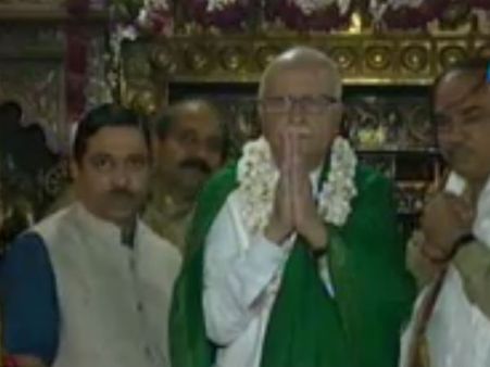 உடுப்பி கிருஷ்ணர் கோயில் நிர்வாகத்தை ஏற்ற பெஜாவர் மடம்! விழாவில் அத்வானி,சந்திரபாபு நாயுடு பங்கேற்பு