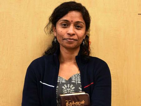 ஐந்து மணி நேரம்... 1330 குறள்கள்... டல்லாஸில் முனைவர் சித்ரா மகேஷின் புதிய சாதனை!