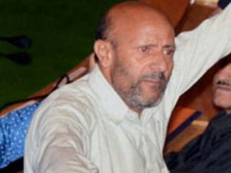 காஷ்மீரில் சுயேட்சை எம்.எல்.ஏ. ஷேக் அப்துல் ராஷித்தை அடித்து நொறுக்கிய பாஜகவினர்