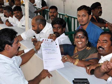 ஆயிரம்விளக்கில் ஜெ... 