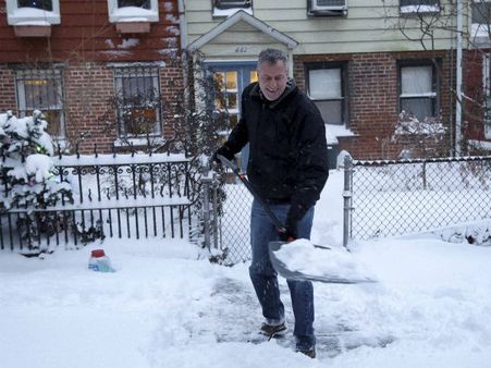 யு.எஸ்.சில் கடும் பனிப்புயல்.. 19 பேர் பலி: 12,000 விமானங்கள் ரத்து.. 11 மாகாணங்களில் அவசர நிலை!