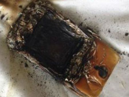 சென்னையில் செல்போன் வெடித்து தம்பதி பலி- மகன் உயிர் ஊசல்!