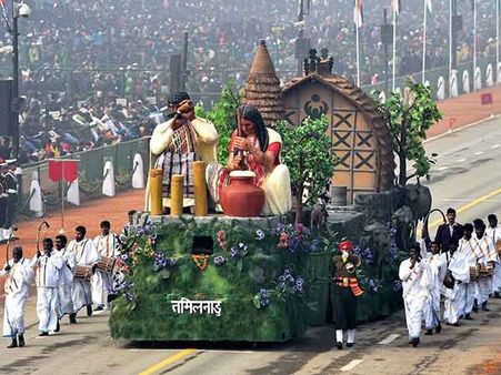 டெல்லி குடியரசு தினவிழாவில் பவனி வந்த தமிழக அரசின் தோடர் இன அலங்கார ஊர்தி