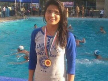 தூக்கில் தொங்கிய 16 வயது காஸியாபாத் நீச்சல் வீராங்கனை