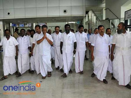 சென்னை அதிமுக கவுன்சிலர்களுடன் ஓபிஎஸ் அவசர ஆலோசனை: மேயருக்கு அழைப்பில்லை