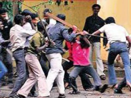 சென்னை சட்டக் கல்லூரி மாணவர்கள் மோதல் வழக்கு: 21 பேருக்கு 3 ஆண்டு சிறை- 22 பேர் விடுவிப்பு