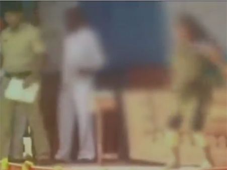 கர்நாடக சிறையில் அழகியின் குத்தாட்டம்... குடியரசு தினவிழாவில் ‘குஷி’... 3 போலீசார் சஸ்பெண்ட்