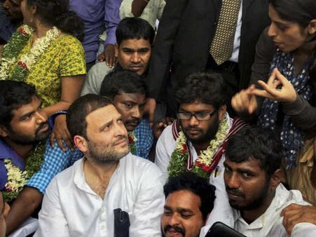 ரோஹித் தற்கொலைக்கு நீதி கேட்டு ஹைதராபாத் பல்கலை வளாகத்தில் உண்ணாவிரதம்- ராகுல் காந்தியும் பங்கேற்பு