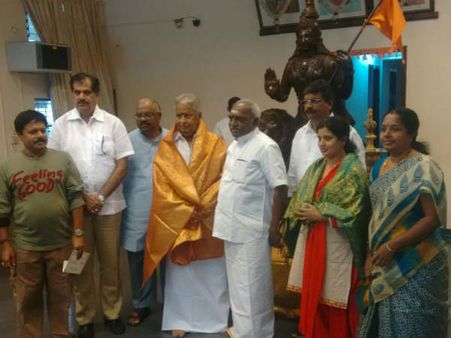 திரைப்பட இயக்குநர் விசு பாஜகவில் இணைந்தார்