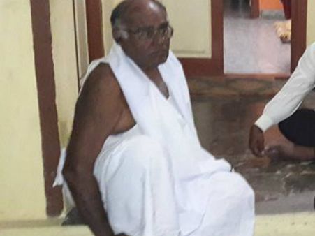 பழ. கருப்பையா வீடு மீது நள்ளிரவில் தாக்குதல்- கொலை செய்வோம் என அதிமுகவினர் மிரட்டுவதாக புகார்!!