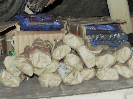 ம.பி.யில் 1,000 கிலோ வெடிபொருட்கள், 132 டெடோனேட்டர்கள் பறிமுதல்: 3 பேர் கைது