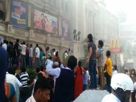 பெங்களூரின் பிரபல ஷாப்பிங் மாலில் பயங்கர தீ விபத்து.. 2 மணி நேரம் போராடி தீ அணைப்பு