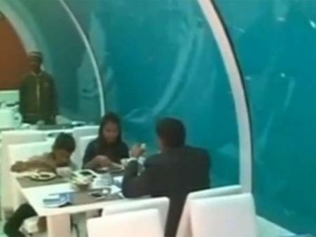 எத்தனையோ ஹோட்டலுக்கு போயிருப்பீங்க, நீருக்கு அடியில் இருக்கும் பொசைடானுக்கு போனீங்களா?