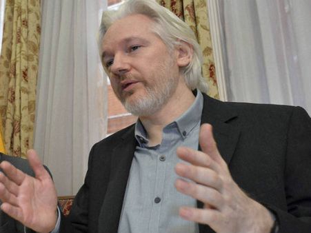 இங்கிலாந்து, ஸ்வீடனால் சட்டவிரோதமாக அசாஞ்சே தடுத்து வைப்பு என ஐநா குழு தீர்ப்பு- பிபிசி தகவல்