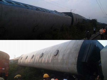 ஜோலார்பேட்டை அருகே குமரி- பெங்களூர் எக்ஸ்பிரஸ் ரயில் தடம் புரண்டு 10 பேர் காயம்