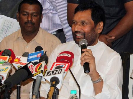 தனியார் துறையில் எஸ்சி, எஸ்டி, பிசி-க்கு வேலைவாய்ப்பில் இடஒதுக்கீடு- பஸ்வான் மீண்டும் வலியுறுத்தல்