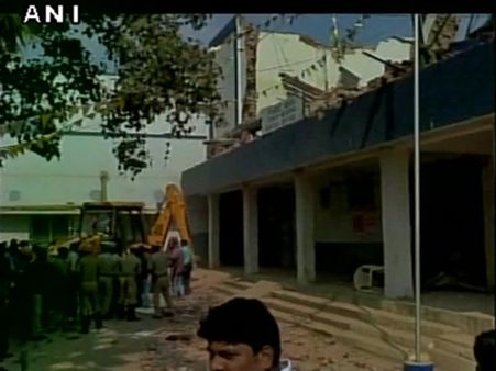 கர்நாடகா: ஹூப்ளி ரயில் நிலையத்தில் கட்டிடம் இடிந்து விபத்து; 5 பேர் பலி