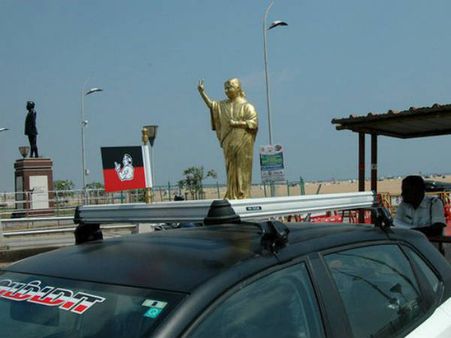 கார் மீது ரூ. 8 லட்சத்தில் 