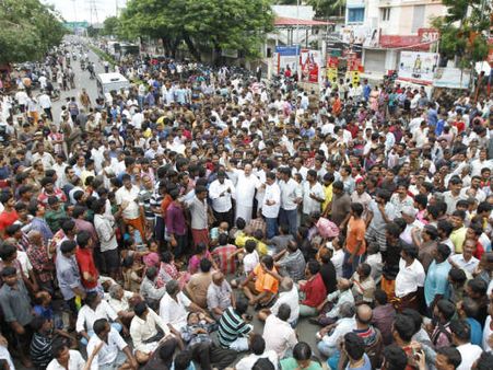 தமிழக அரசு ஊழியர்கள் காலவரையற்ற ஸ்டிரைக்: சில சங்கங்கள் புறக்கணிப்பு