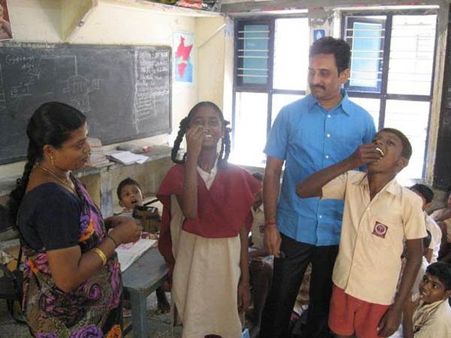 குடல்புழு நீக்க நாள்: சத்துக்குறைபாட்டை தடுக்க மாணவர்களுக்கு மாத்திரைகள் விநியோகம்