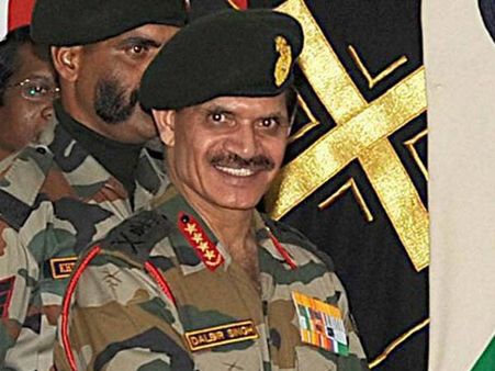 ராணுவ மருத்துவமனையில் ஹனுமந்தப்பாவை நேரில் சென்று பார்த்த ராணுவத் தளபதி தல்பீர் சிங்