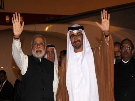 இந்தியா வந்துள்ள அபுதாபி இளவரசர் ஷேக் முகமதுவுக்கு பிரதமர் மோடி உற்சாக வரவேற்பு !