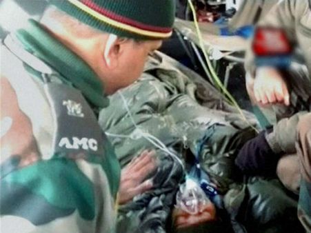 சியாச்சினில் இருந்து மீட்கப்பட்டு உயிருக்குப் போராடி வந்த ராணுவ வீரர் ஹனுமந்தப்பா மரணம்