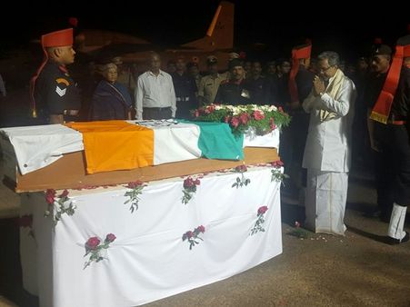 சியாச்சின் ராணுவ வீரர் ஹனுமந்தப்பா உடல் கர்நாடகம் வந்தது: சித்தராமையா அஞ்சலி