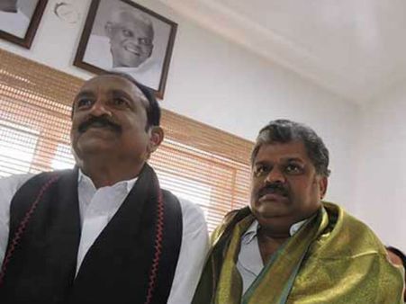 மகன் வையாபுரி காரில் போய் மூப்பனார் மகன் ஜி.கே.வாசனைப் பார்த்தாராமே வைகோ?