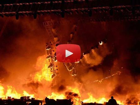 ஒரு பக்கம் தீ.. மறுபக்கம் டான்ஸ்.. 