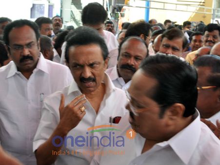 அரசு ஊழியர் போராட்டம் விவகாரம்: சட்டசபையில் இருந்து திமுக, தேமுதிக, பாமக, இடதுசாரிகள் வெளிநடப்பு