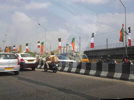 சிக்னல் விழுந்துருச்சோ.. செம ஜோரா இணைந்து பறக்கும் அதிமுக-பாஜக கொடிகள்