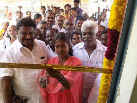 நூலகம் கோரி மனு தந்த மாணவி- கட்டிட திறப்புக்கு சிறப்பு விருந்தினராக்கிய எம்.எல்.ஏ.... நம்மூரில்தான்