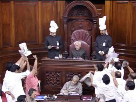 ப.சிதம்பரம், கார்த்தி சிதம்பரத்துக்கு எதிராக அதிமுக 'போர்'.. ஸ்தம்பித்தது நாடாளுமன்றம்!