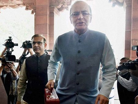 பி.எஃப். வரியால் மிடில் கிளாஸ் மக்களின் வயிற்றில் உதைத்த அரசு: ட்விட்டரில் குமுறும் மக்கள்