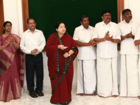 ஆட்சி முடியும் நேரத்தில் அம்மா ஆரோக்கிய திட்டம்...