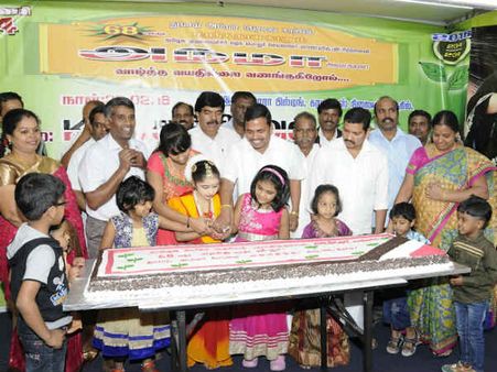 சிவன் கோவிலில் ஆராதனை, அபிஷேகம், சிறப்பு நிகழ்ச்சி: துபாயில் 'அம்மா' பர்த்டே கொண்டாட்டம்