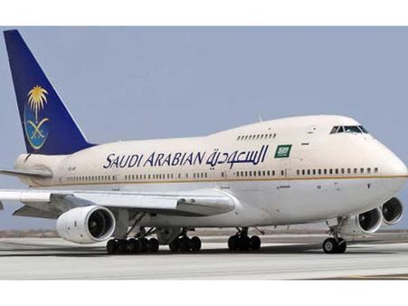 சவுதியில் 220 பயணிகளுடன் விமானத்தை தரையிறக்குகையில் விமானி மாரடைப்பால் மரணம்