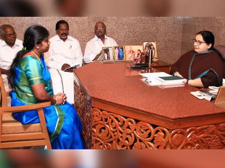 ஒரே நாளில் தமிழகம், கேரளா, புதுச்சேரிக்கான நேர்காணலை நடத்திய ஜெயலலிதா!